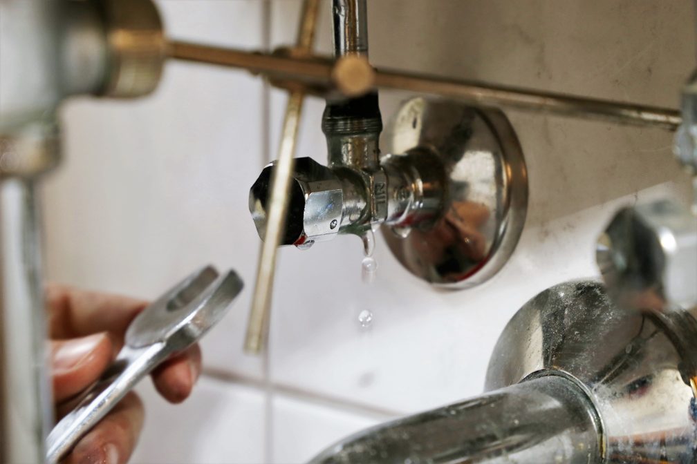 You are currently viewing How to Handle Emergencies with Your Plumbing or HVAC Systems: Insights from a Plumbing, Heating and Air Conditioning Company in Carpentersville, Illinois